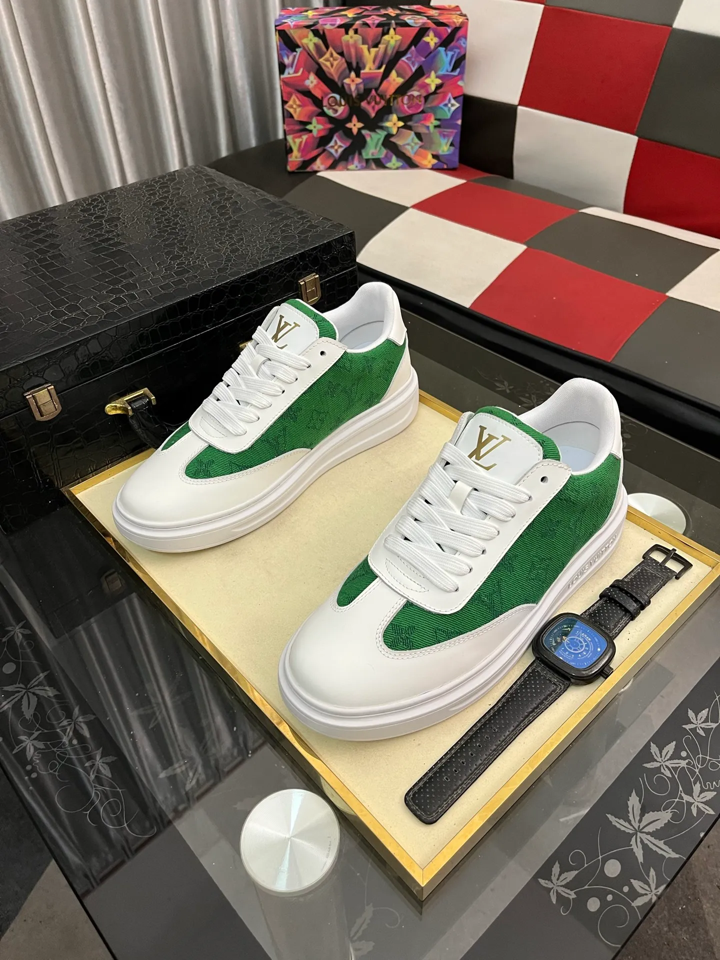 Men's shoes 💰540⌚️⌚️ Louis vuitton/LV Louis Vuitton 》Original quality.~ Unique modern style sneakers. 🏃A must-have casual shoe for trendy men😍😍 Original brand imported from Italy, imported original leather, sheep lining (refuses to discolor and grind feet) Sole: Original sole provided by the original factory, French lazy style design ⚠️Fit to the feet, original quality, super comfortable original sole. Code number: 38-445️⃣Colors available